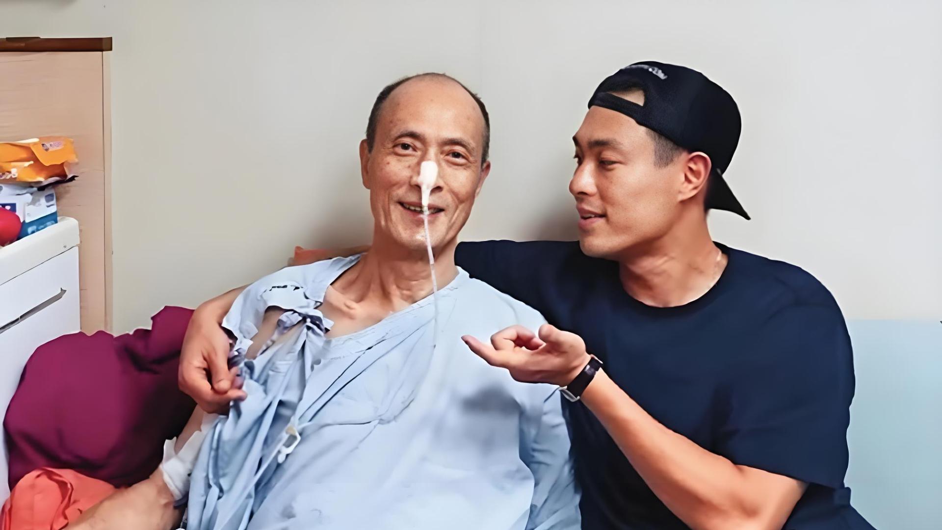 杨祐宁父亲因癌症离世！临终前与儿子合影让人泪目，看着很虚弱