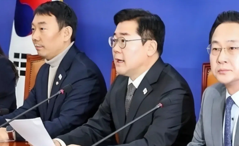 在野党彻底坐不住了！
就在昨天，3月20日，眼看着尹锡悦弹劾案宣判的日子一天天逼