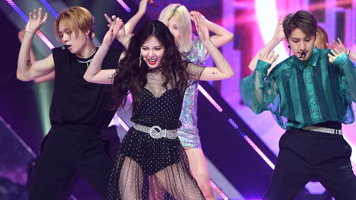 泫雅昏倒前3秒还在微笑！所有人都在心疼这个细节