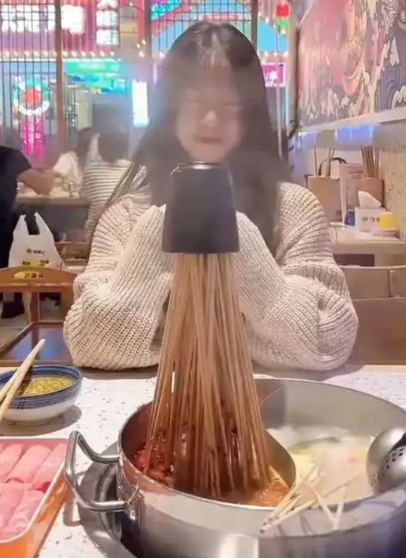 第一次约相亲对象吃饭，她这是什么意思呢？你们知道吗？