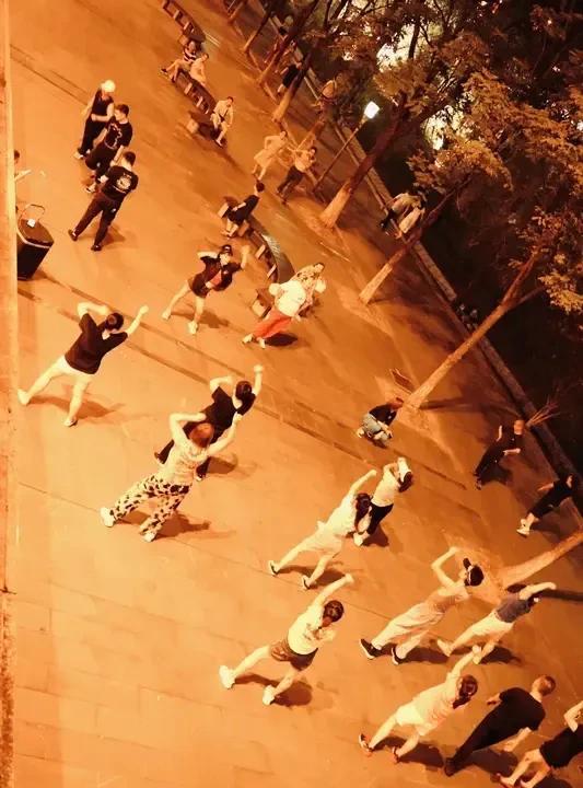 为什么会出现老年暴走族 老年暴走族为何会出现呢？其出现是多种因素共同作用的结果。