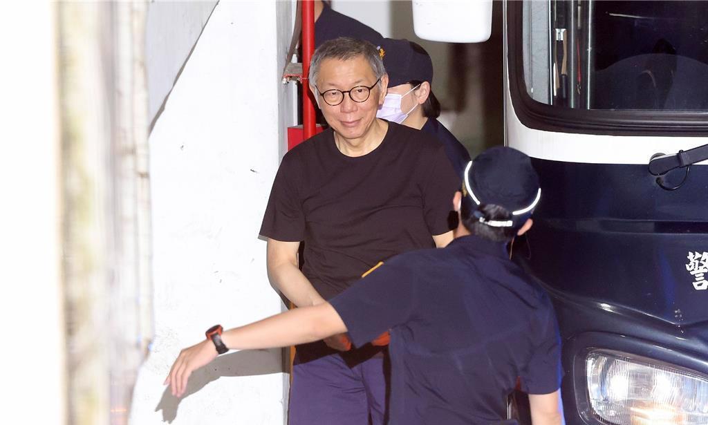 柯文哲对锺小平撤告，陈智菡叹：深深感到不值
台湾民众党前主席柯文哲提刑事自诉，指