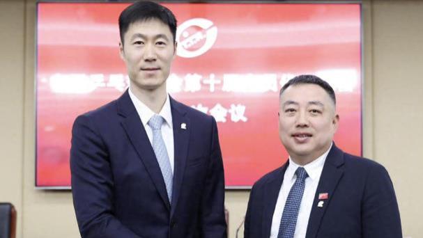时隔8个月再看樊振东说的话，才明白刘国梁，并不是突然下桌的