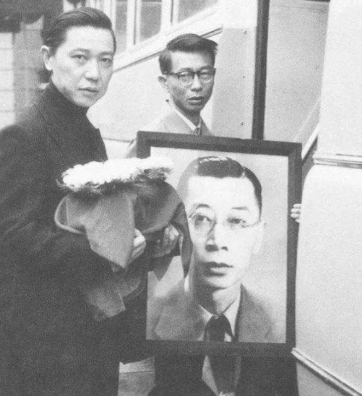 1969年，傅雷夫妇去世，骨灰无人认领，这时，一个自称是傅雷女儿的人说：“我要带