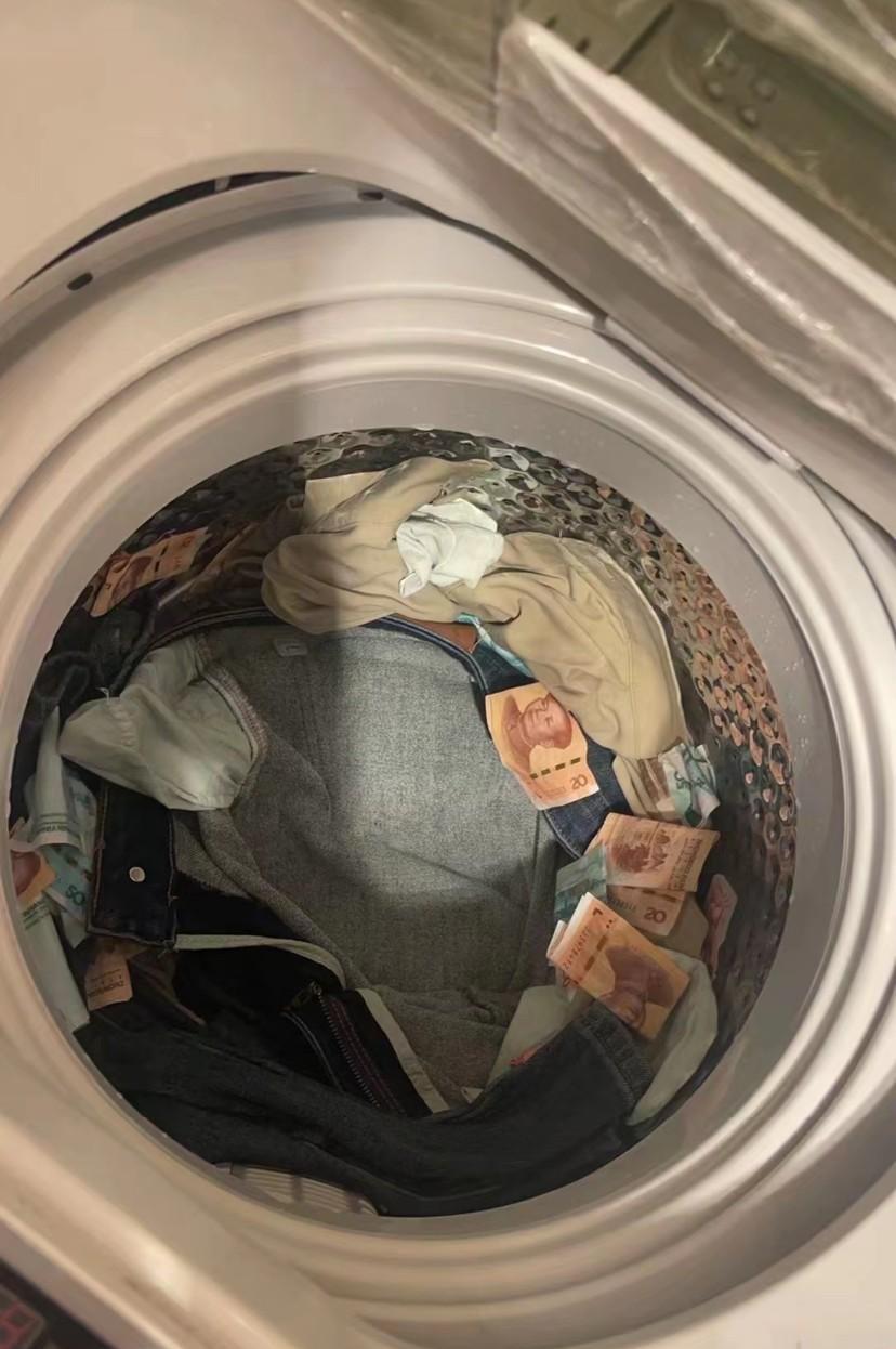 洗个衣服又发了点意外之财，这估计又是我老公攒了半个月的零花钱，直接没收了是不是有