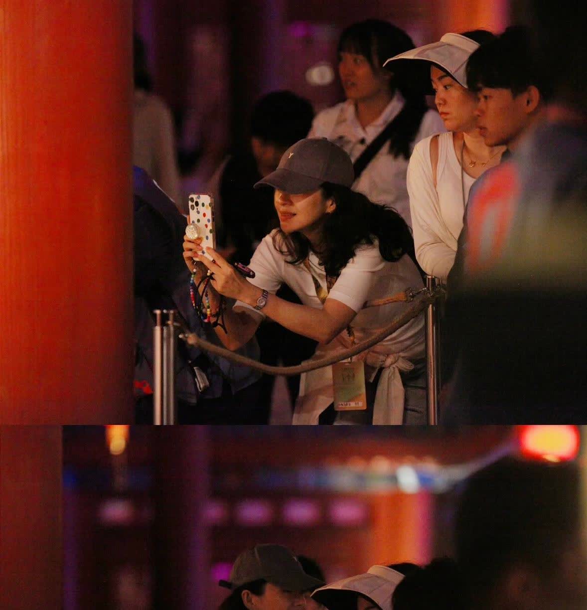 我闺蜜跟我说
她近距离看过章子怡本人
说章子怡根本不是电视上的那样。

