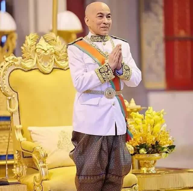 柬泰冲突一旦失控，泰国军队会攻入金边，百万金边市民夹道欢迎，洪家父子逃往越南。
