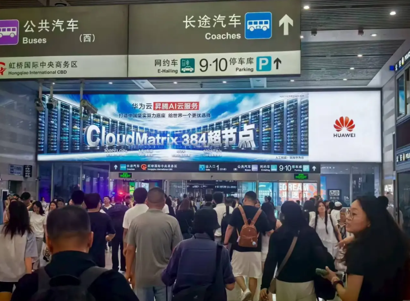 不拼单卡拼系统！华为打造超级token工厂

当美国用芯片封锁卡住中国AI的脖子