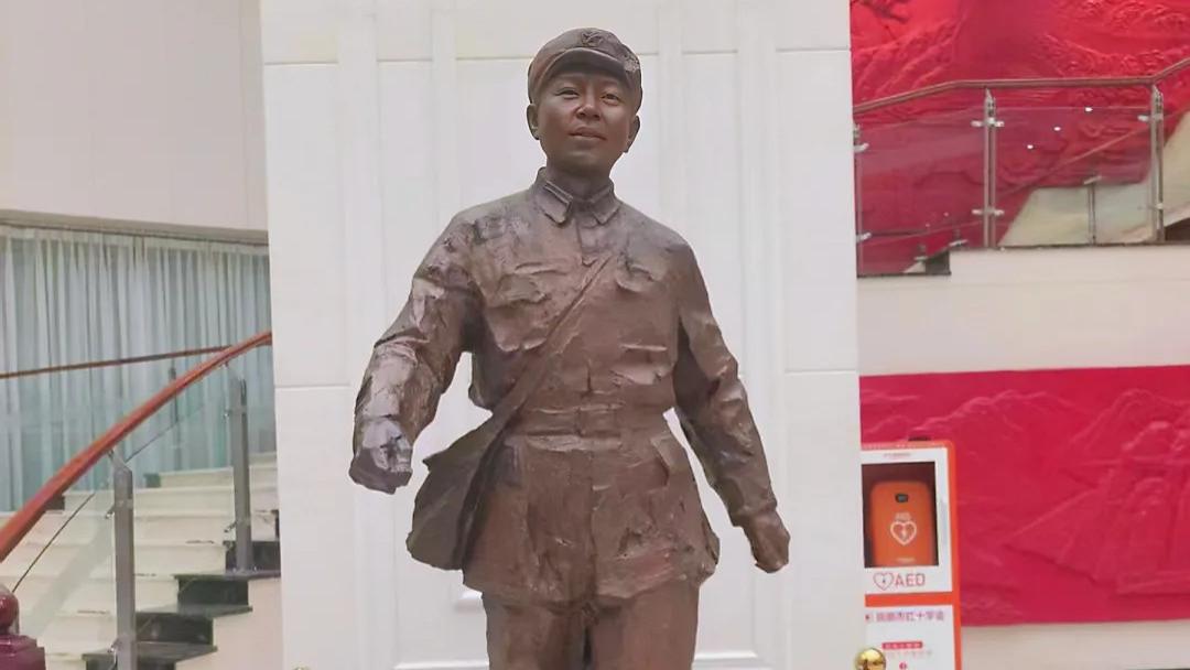 晨游雷锋学院：静谧校园触摸精神的温度