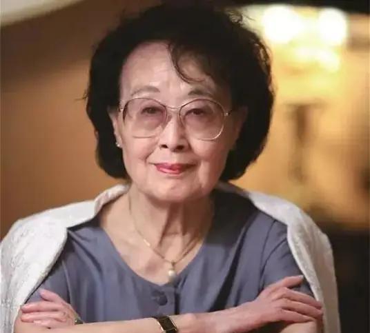 聂华苓的婚姻，从一开始就像是掉进了一个深坑，明明是自由恋爱嫁的人，结果婚后第二天