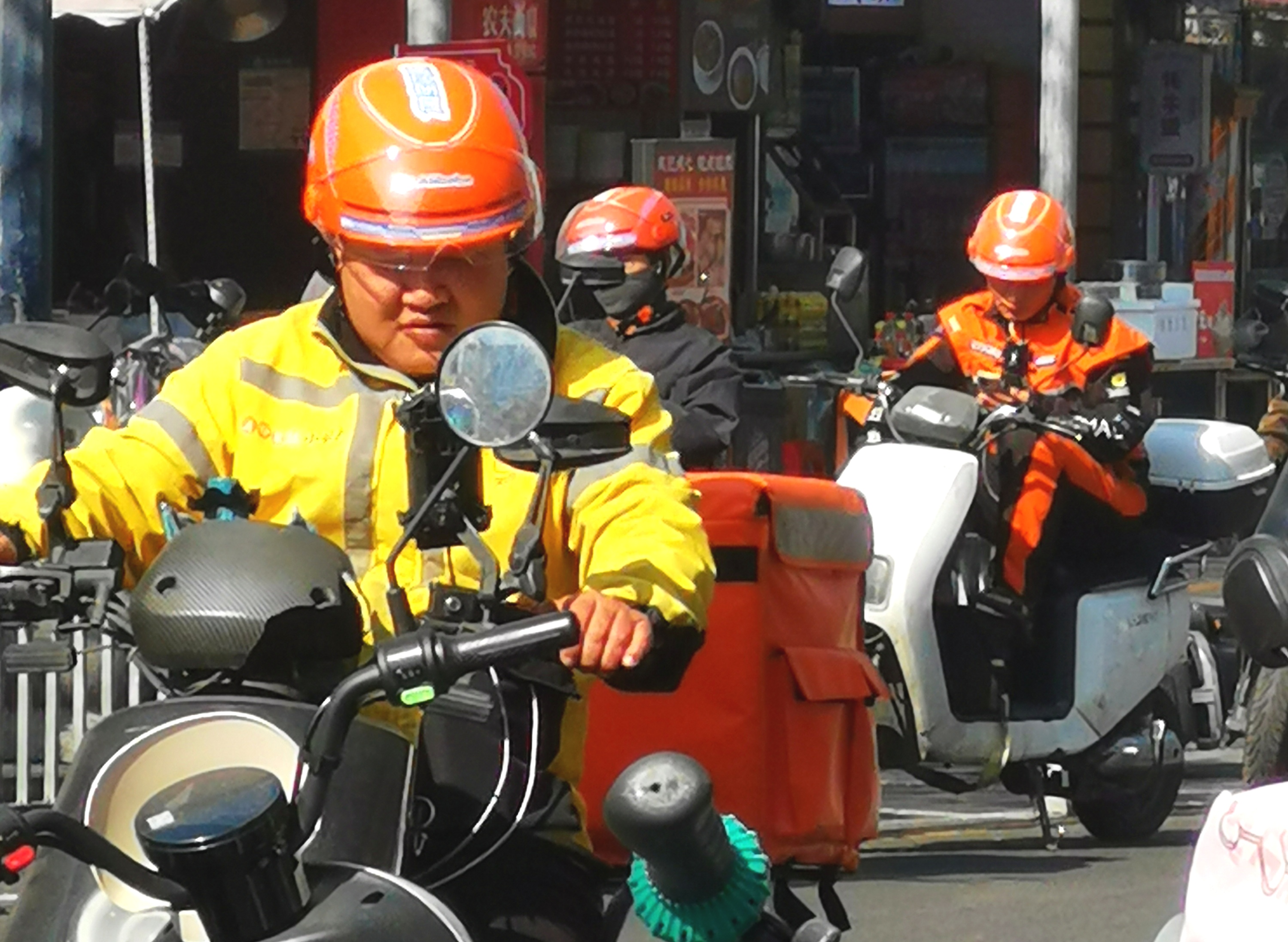 跑普通众包的一定要自律，要想多搞钱，三个跑单高峰期不要错过：
1、早高峰：6：0
