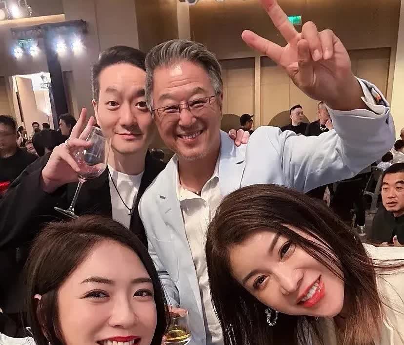 王伟忠之所以不愿意回答媒媒有关S家的事情，
也许是他真的没再有跟S家联系了吧，
