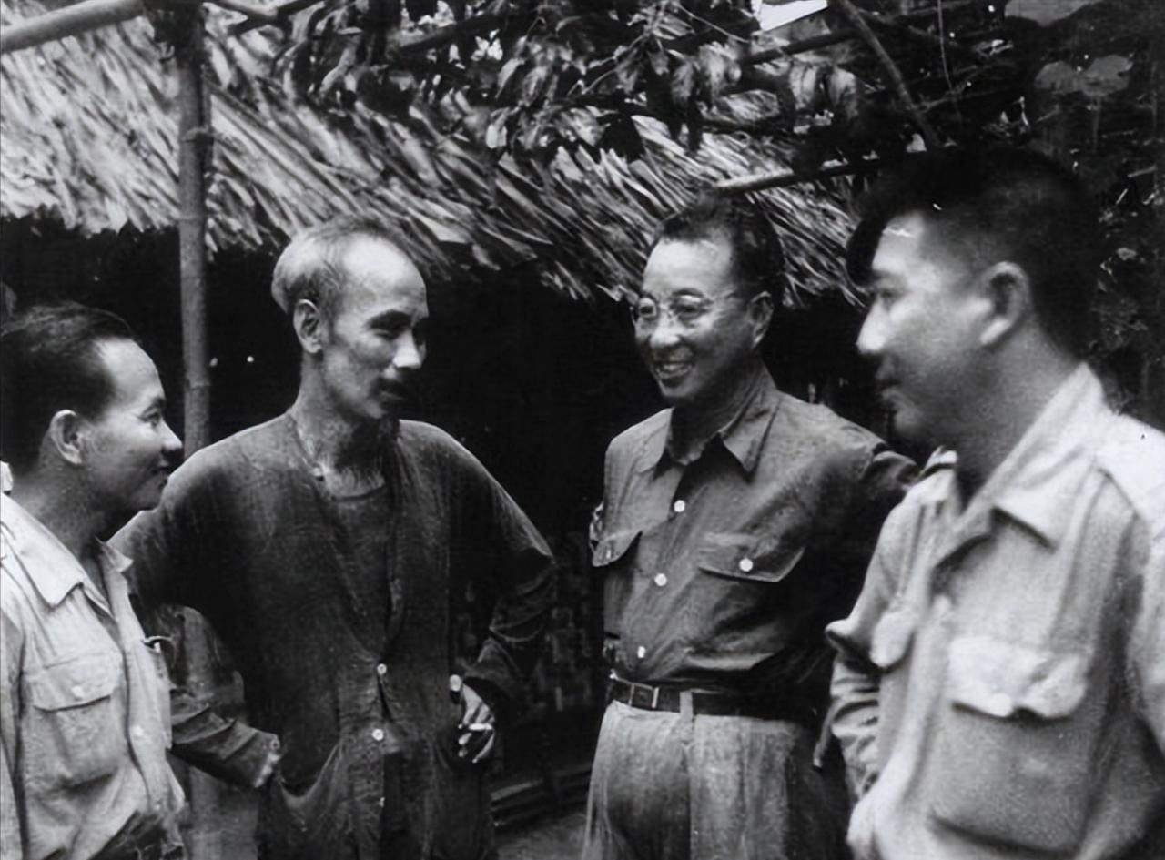 1950年，武元甲部久攻法军不下，武元甲想撤，陈赓怒喊：这仗必须打完！
9月，越