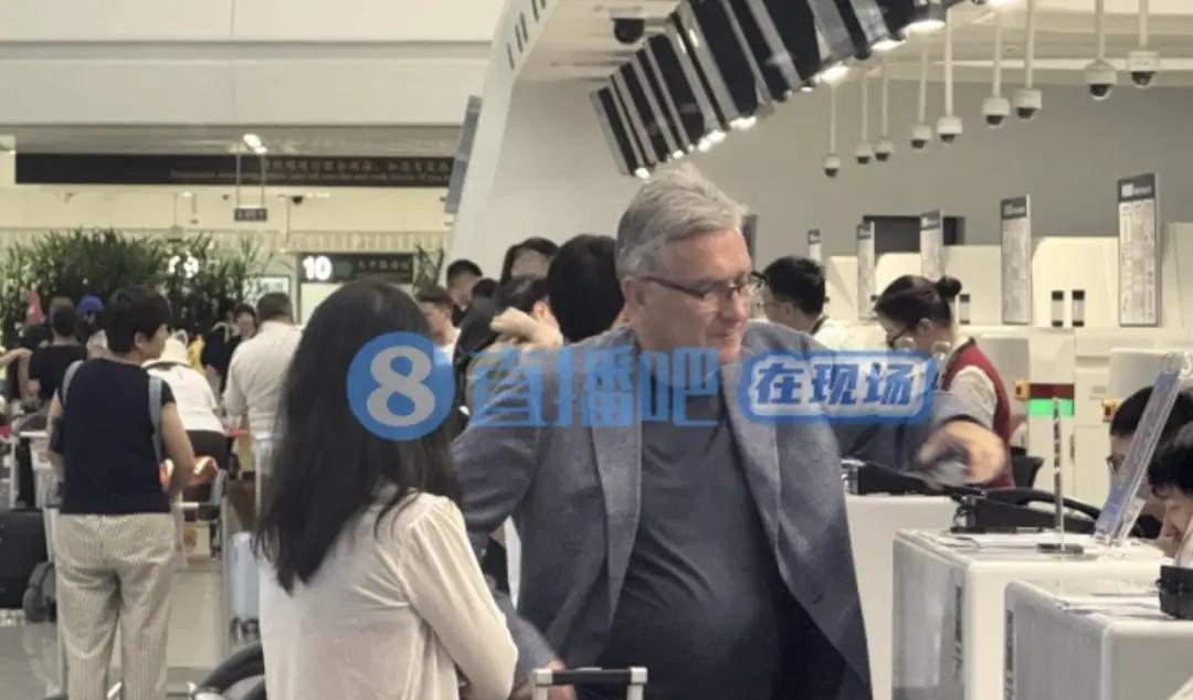 轰轰烈烈来，夹着屁股走：伊万在新闻发布会上对国足的规划言犹在耳，昨天下午已经与足