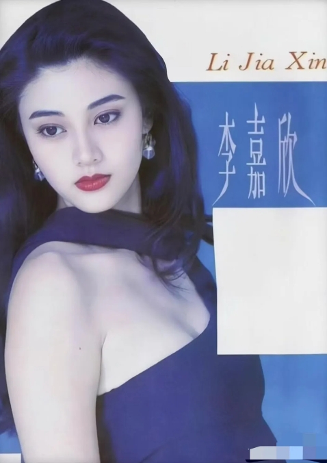 说实话
李嘉欣的长相
真的是
石破天惊的靓

我一直都觉得
内娱她最美
没有之一