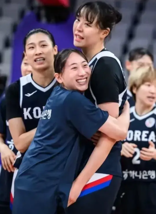韩国女篮军情速递；韩国上一场两分险胜新西兰的两大功臣，现在只剩下一个朴智秀了，外