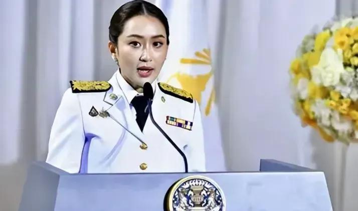 泰国总理佩通坦终于出了这口恶气，一扫之前录音门带来的不愉快。现在的泰国很霸气，不