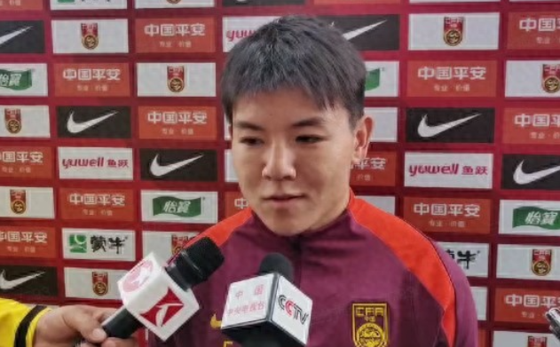 中国U22国脚徐彬谈论了本届U23亚洲杯预选赛的备战情况。
徐彬表示能在中超上场