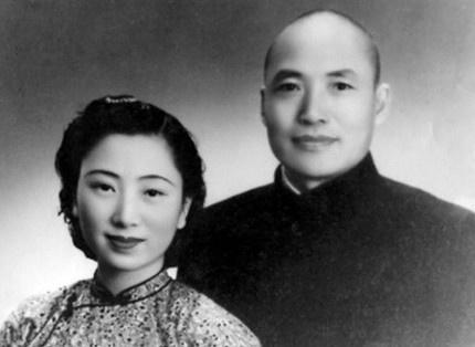邓觉先是国军中将张振汉的夫人，在得知丈夫被红军俘虏后，她不仅不想方设法营救，反而