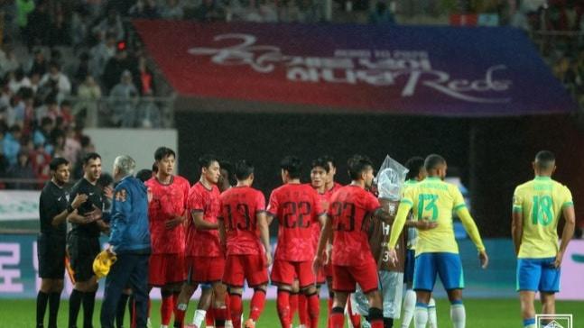 韩足晚报（2025.10.11）——0-5之后，洪明甫还会坚持三中卫吗？