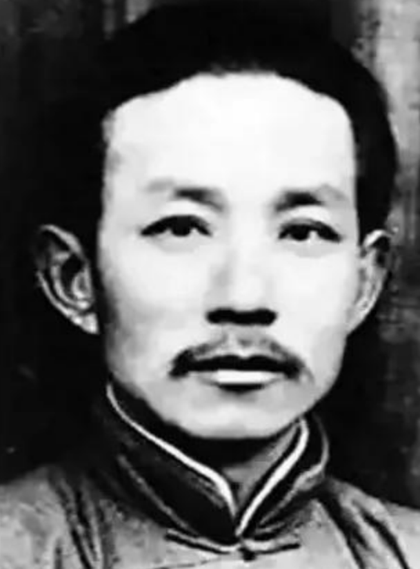 1943年，新四军团长汤景延叛变，打死三名战士，带着六百人投敌，有人提议除掉他，