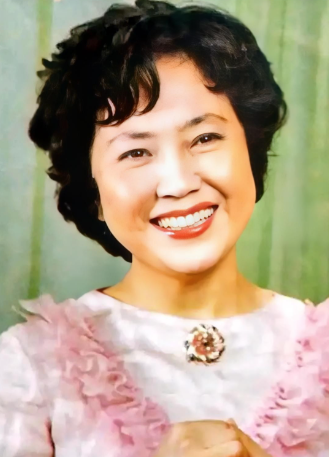 大家还记得这位女歌唱家吗？
她今年已81岁，土生土长上海人。虽然没有李谷一、朱逢