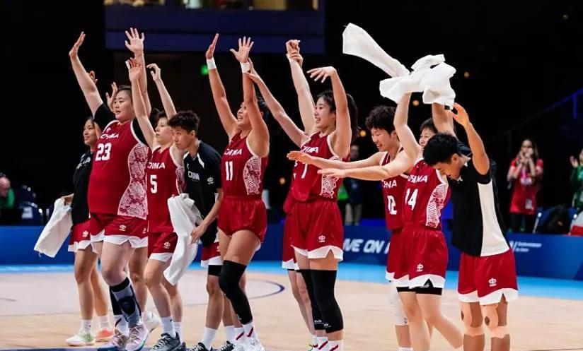 哇哇!!!中国女篮夺冠了！你没听错，大运会女篮击败强大的美国大学生女篮夺的大运会