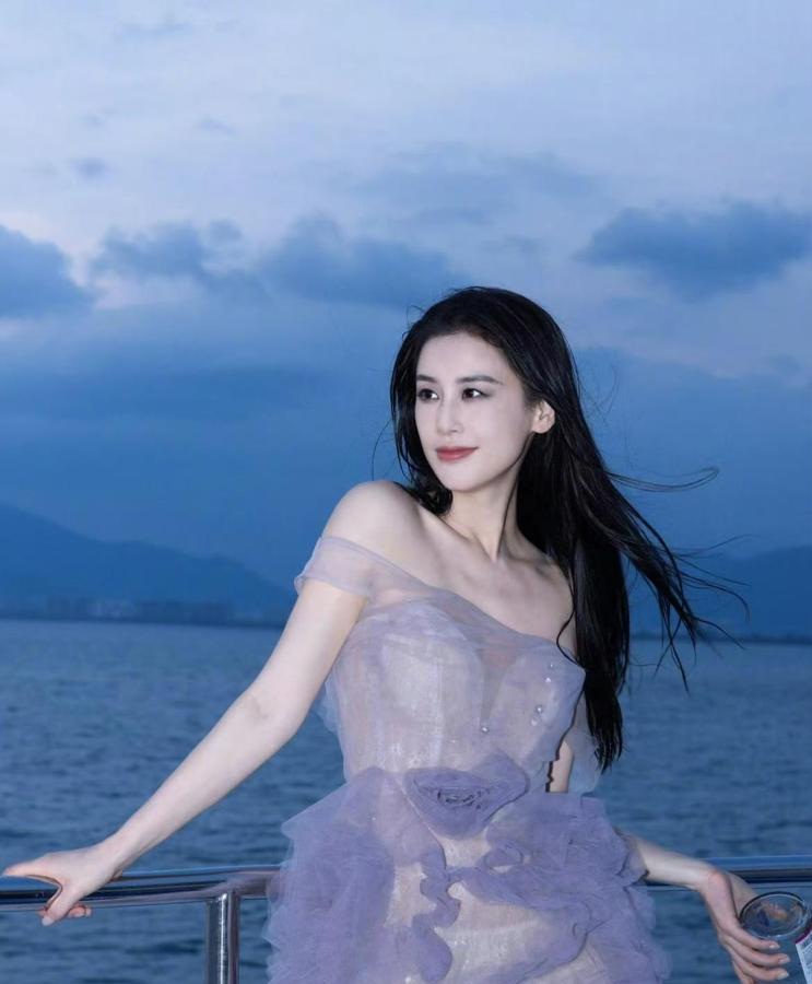 黄圣依那句“不接受婚前同居”，今天看真让人鼻酸！当年她和杨子秘密结婚，生了大儿子
