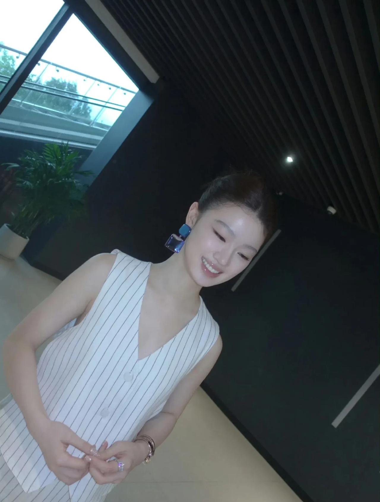 单依纯其实没有意识到她在浪费什么样的机会。
现在大家的娱乐项目太多作为歌手太难像