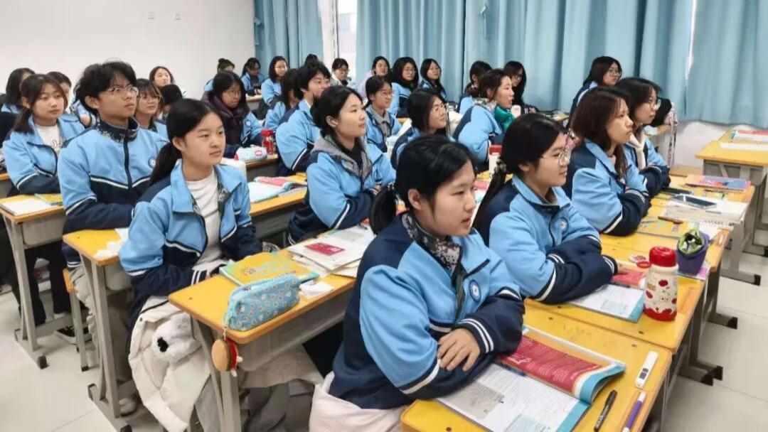 依法治校丨学院专业基础部开展 “学宪法 讲宪法” 活动