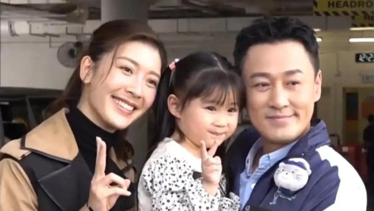 林峯，余香凝同框亮相新片开机仪式，男帅女靓，一家三口既视感！