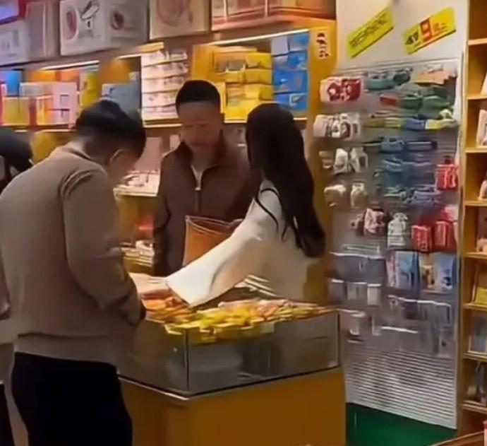 婚期虽然近了，却因为大S的离世，他们决定低调举行婚礼。可这想法虽好，网友和媒体哪