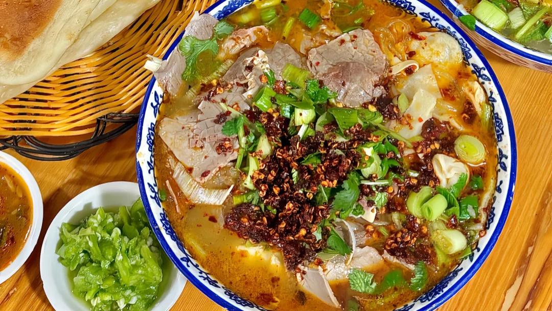 汤色醇厚，肉香浓郁！淮南牛肉汤的皖北烟火传奇