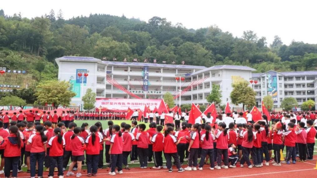 从江县城关第四小学：双节同庆忆初心厚植少年爱国情