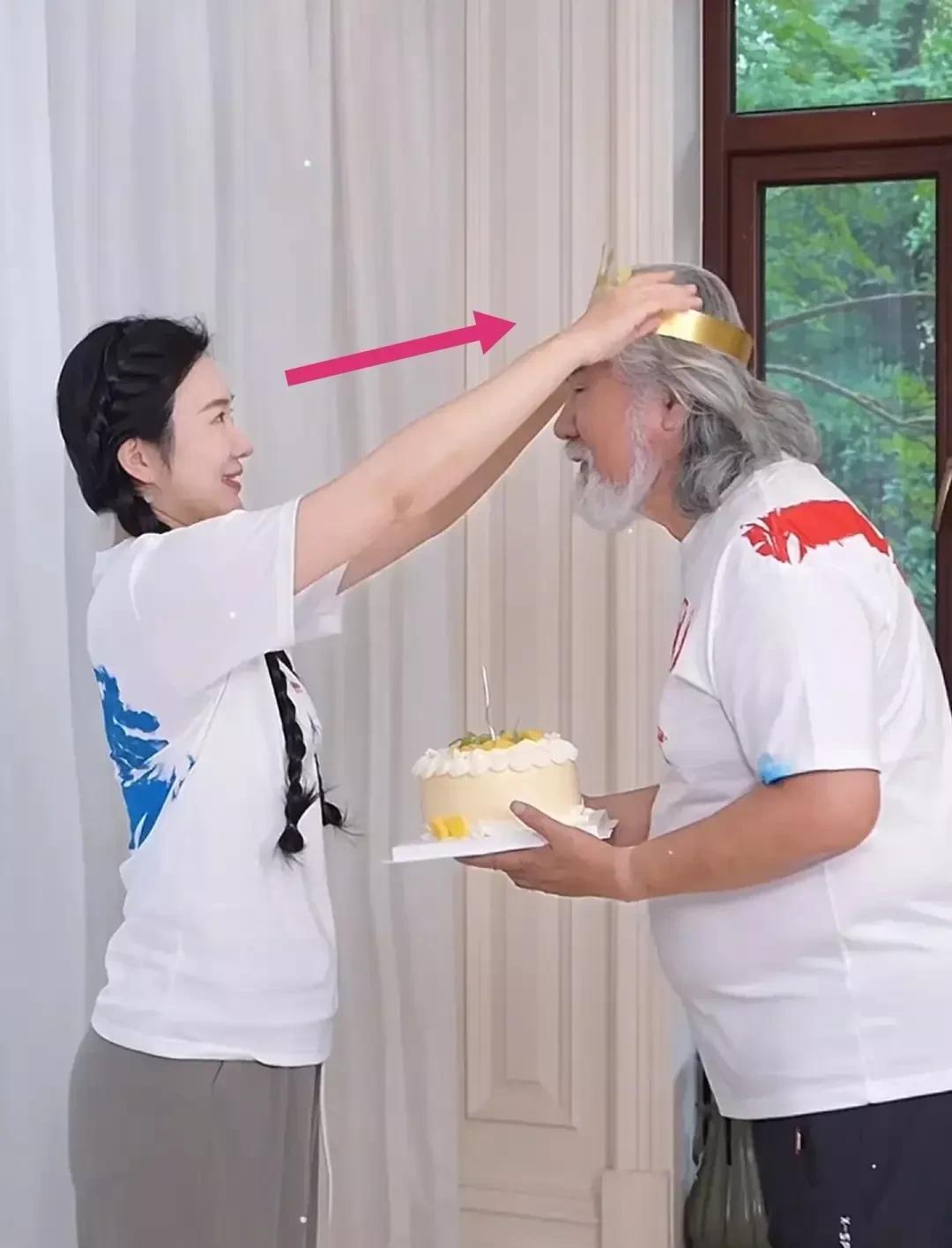5月23日，著名导演张纪中喜迎自己的74岁生日，小31岁的妻子杜星霖和张纪中导演