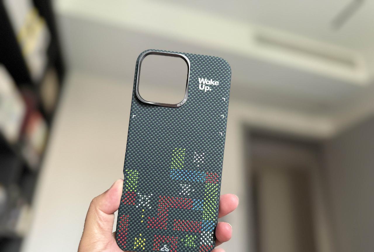 最近太热了，给iPhone16 Pro Max换个清凉一点的手机壳，不然透明的壳