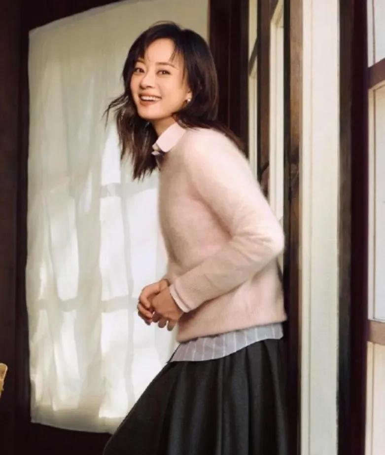 孙俪留长发美到认不出！网友：这还是那个“娘娘”吗？ 
谁说短发才是孙俪的本体？这