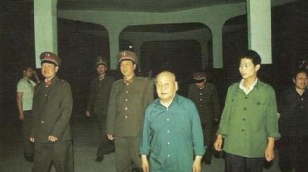 1987年5月，原内蒙古自治区军区司令员兼内蒙古自治区革委会主任，开国中将原21