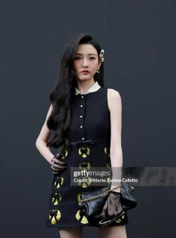 #G社镜头下的宋祖儿##宋祖儿扛住了G社镜头# @宋祖儿lareina 惊喜亮相