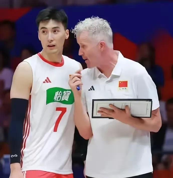 【男排世联赛美国站四连败，球员莫要饥不择食去海外】
本来男排的整体水平，目前就处