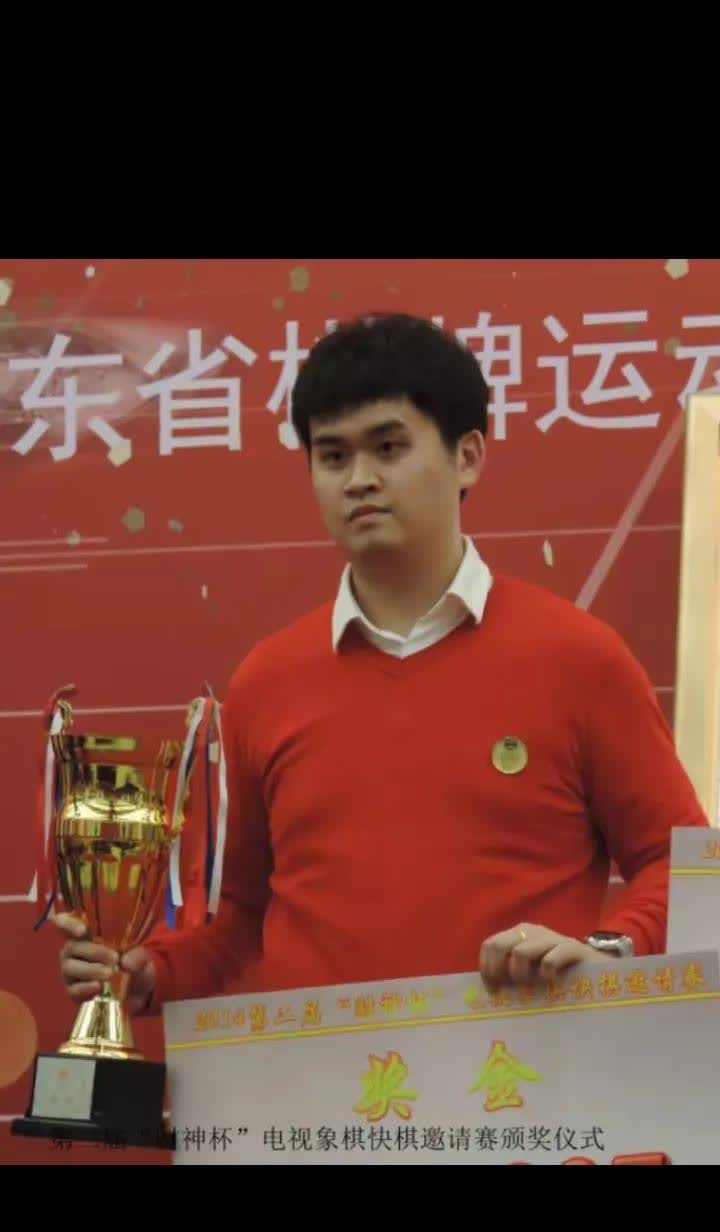 在处理象棋录音门事件中，前任棋协领导在没有洞察引发棋坛乱象的真实根源的前提下，不