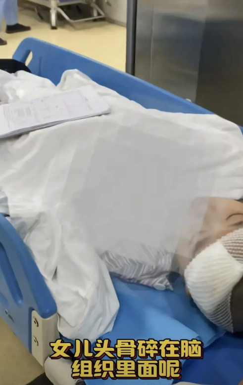 长沙9岁女孩被老师用三角尺打碎头骨一案，将于4月10号迎来二次庭审。孩子的妈妈再