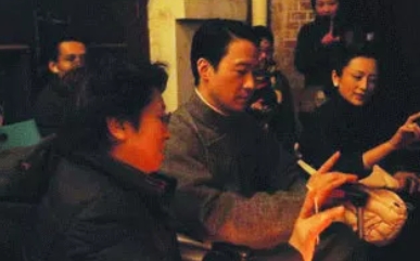 2007年，陈凯歌筹拍《梅兰芳》，对于中年的梅兰芳一角，他始终找不到合适的人选。