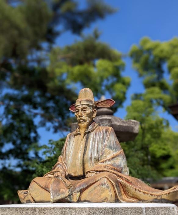 那时候的日本刚刚被一个叫丰臣秀吉的人统一了。这个矮矮胖胖却雄心勃勃的大叔，仗着一