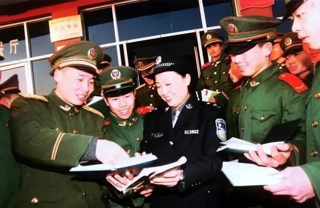 1997年起，河南省登封市先后出现了26起先奸后杀案，令当地公安局束手无策，新任