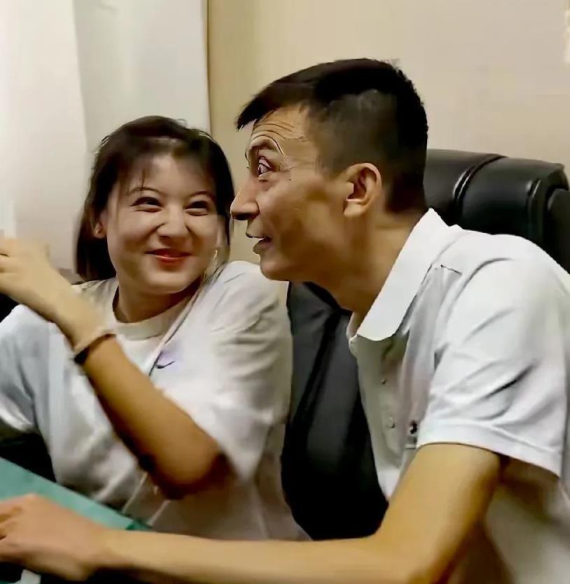 开封高考724高分女孩叫代易瓒，在开封高中读书。
据说她的家庭条件很普通，父亲在