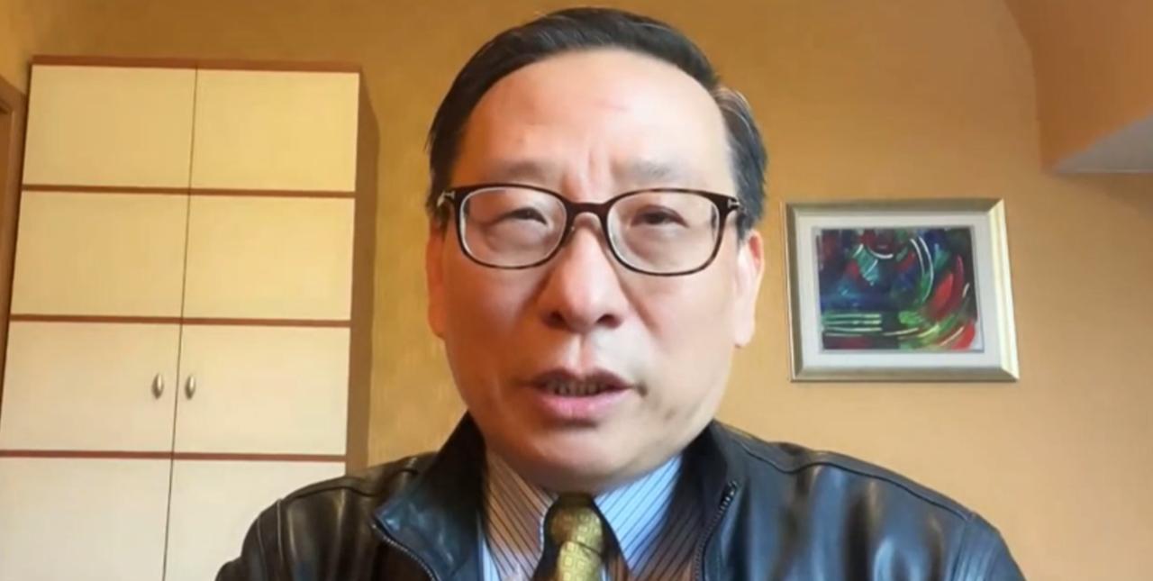 高志凯这回真被骂狠了！他在抖音直播卖米面粮油，弹幕里有人骂得很难听，说他丢学者脸