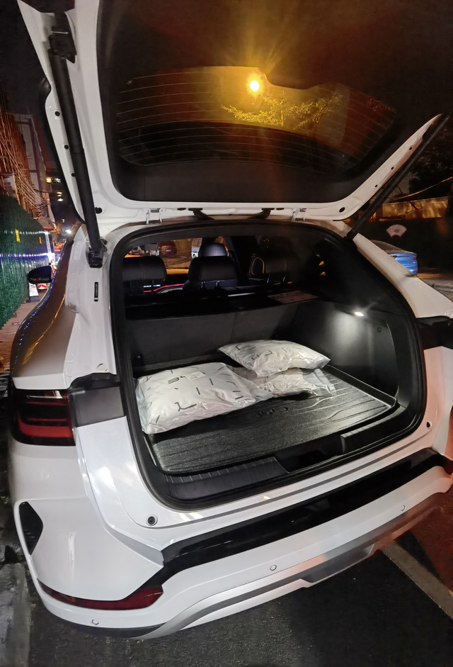 是不是有BUG
车钥匙在车附近，后备箱可以不解锁就直接打开，那如果晚上在车里睡觉