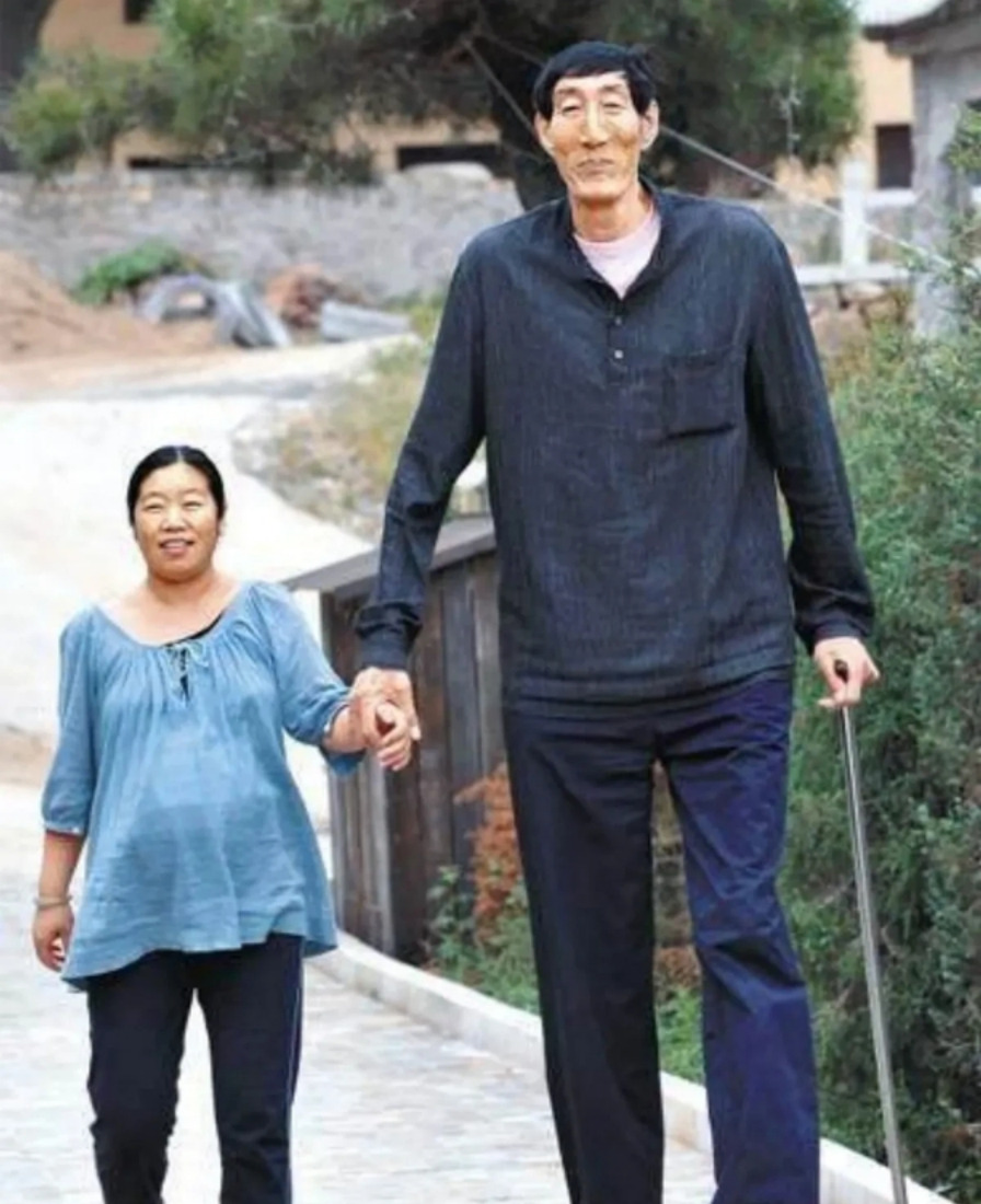 巨人鲍喜顺的幸福生活











天呐！谁能想到身高2米36的巨人鲍喜
