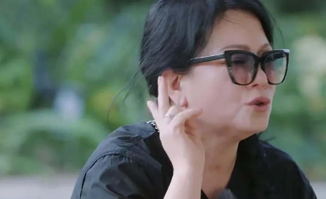 婚礼上的寒心时刻，谁懂这种窒息感！
李嘉格婚礼这事儿，看得人拳头都硬了！妈妈回忆